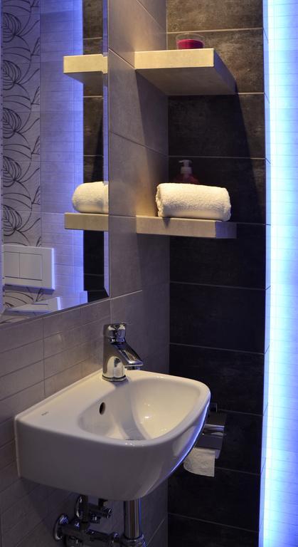 Apartament 777 *